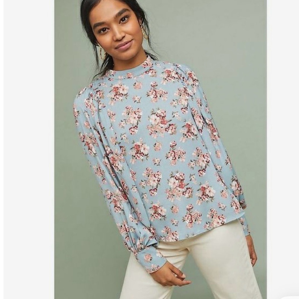 Like new RO&DE Floral Puff Sleeve Blouse in delicate floral pattern. Size M.